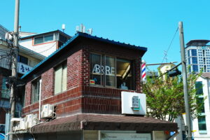 ALT: Myeongdong barbershop Younghoroom in Seoul